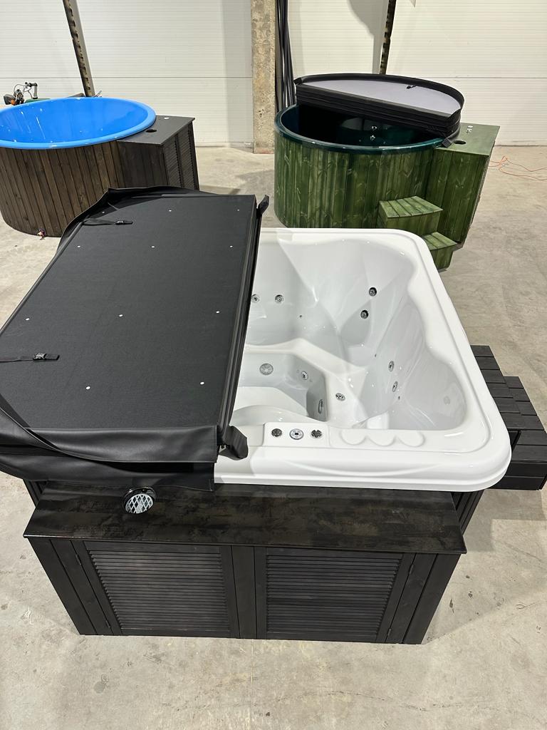 Easy-tub-gas-heated-hot-tubs-adjustable-temperature-hot-tub-production-gas-hot-tubs-intuitive-control-square-hot-tub